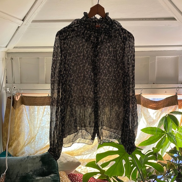 100% Silk Chiffon Abstract Animal Print Ruffle Blouse - Picture 2 of 6